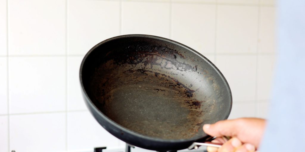 Sådan får du gryder og pander til at skinne, som var de nye