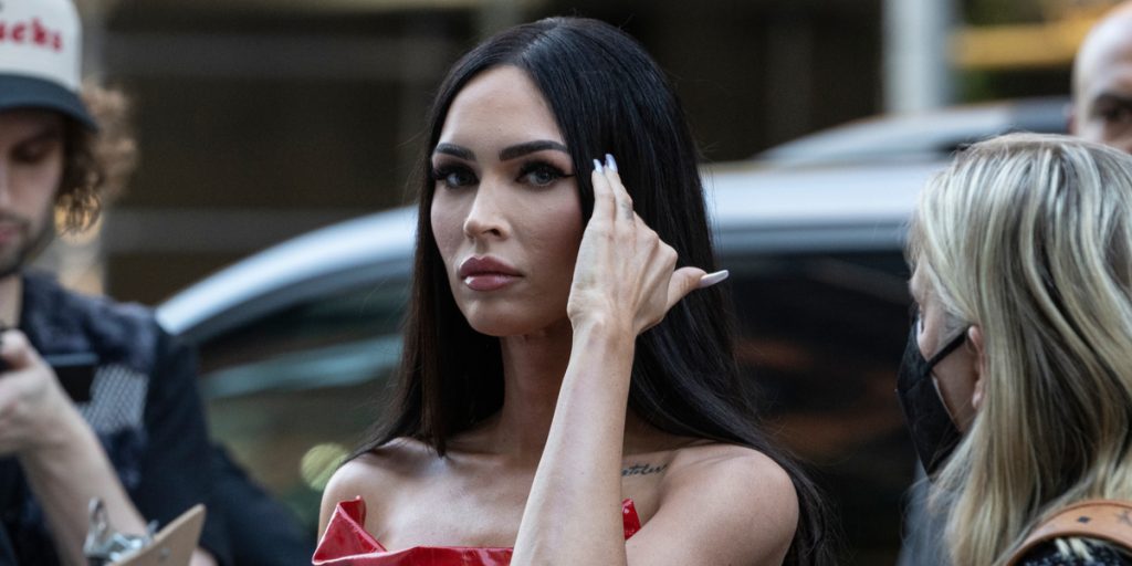Megan Fox viser kroppen frem: Titter håret frem forneden?