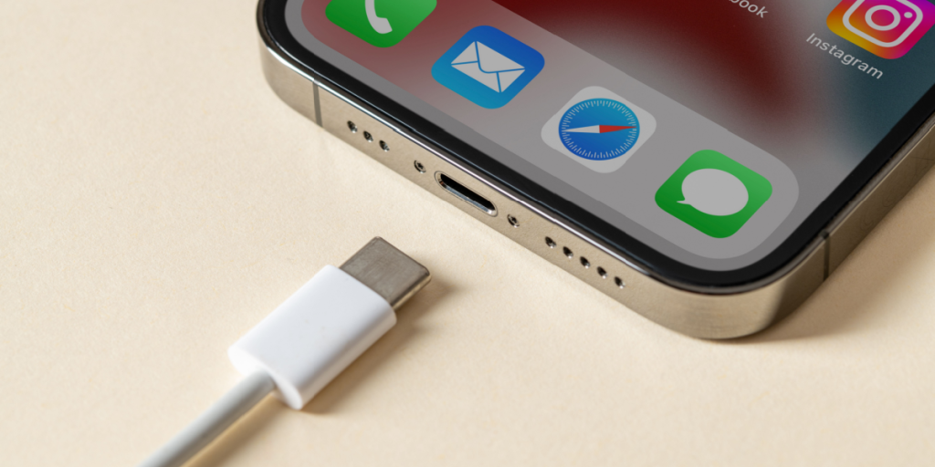 Derfor skal du tage telefonen ud, så snart batteriet når 100 procent