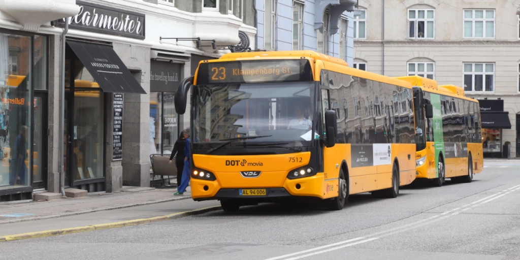 Så langt skal du faktisk holde fra et busstop