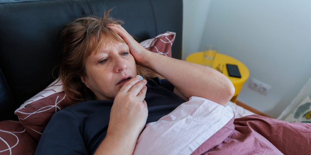 Sådan får du noget søvn, selvom du bliver ved med at hoste
