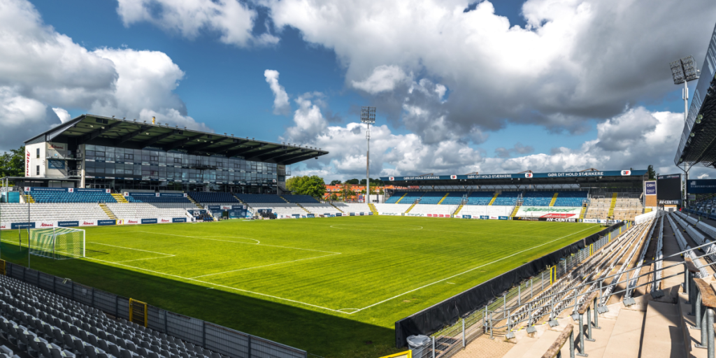 Fynbo blev træt af sit fodboldholds indsats: Så købte han skrabrelod midt under kampen ….