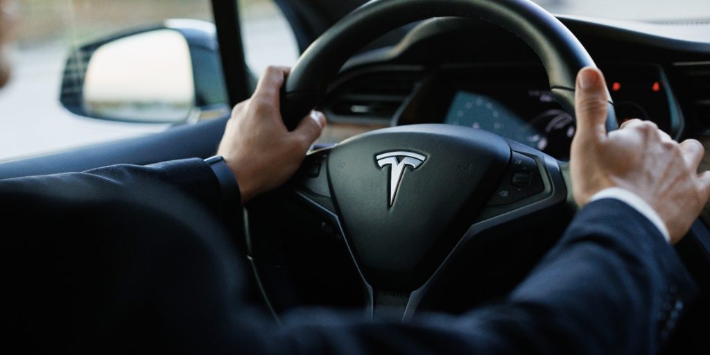 Ejer du en Tesla? Så bryder du måske loven hver eneste dag uden at vide det