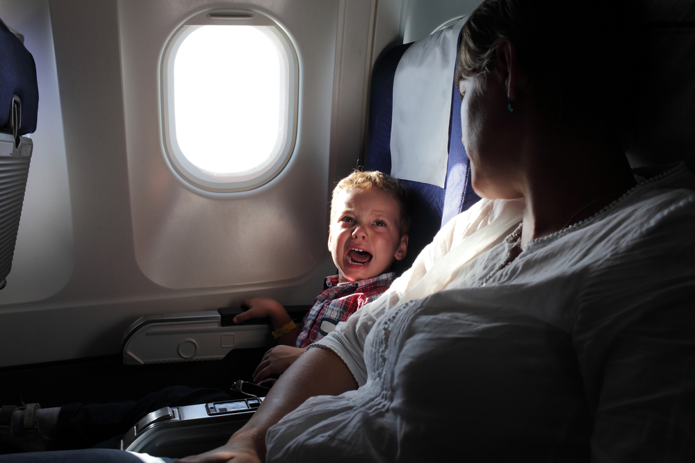 Fik lille pige til at græde på fly: “Jeg fortryder intet”