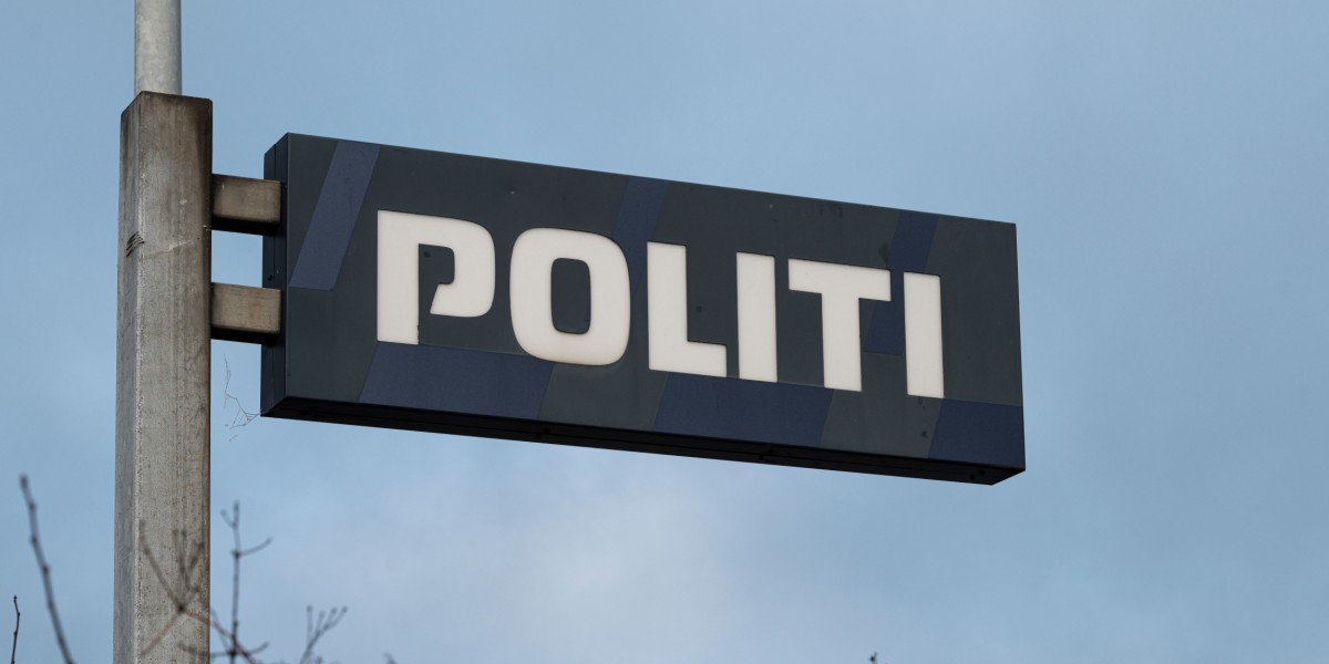 Politiet beder om hjælp, efter 5 personer flygtede fra trafikuheld