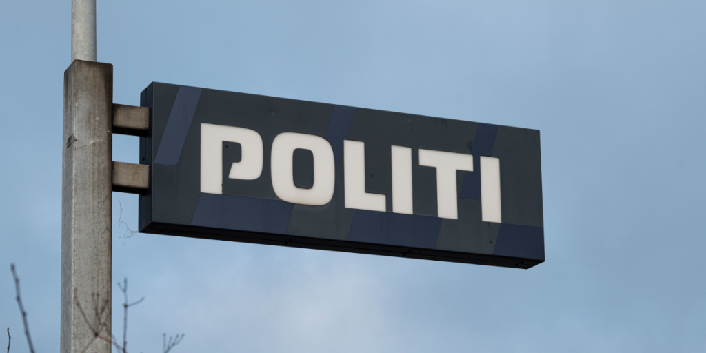 Politiet deler billeder fra video: Kan du kende disse 2 mistænkt for voldsomt overfald?