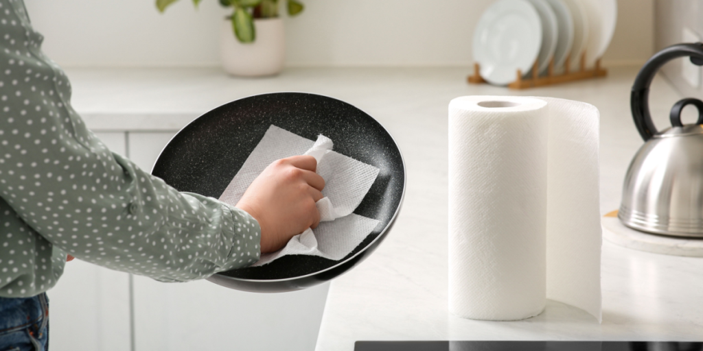 9 ting, du aldrig bør gøre rent med køkkenrulle