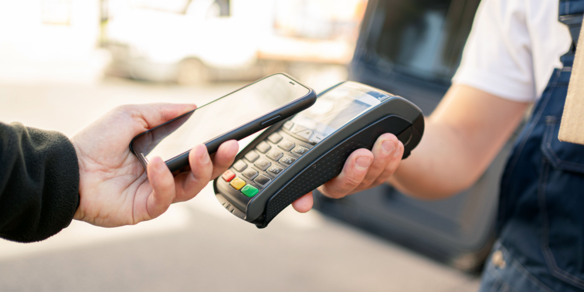 Kontaktløs betaling på vej til MobilePay: Her kommer det til Danmark