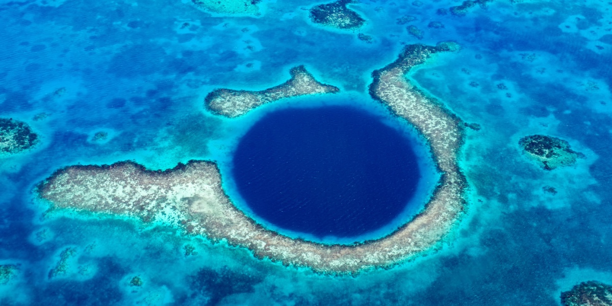 Optagelser fra undervandsdrone: En uhyggelig opdagelse i Great Blue Hole