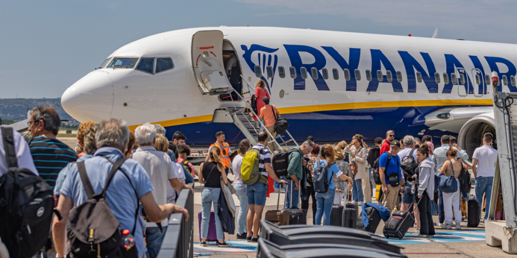 Ryanair får kæmpebøde: Ulovligt at kræve gebyr får håndbagage og sædevalg