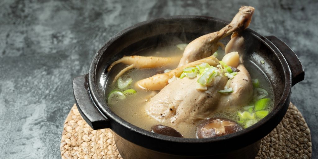 Opskrift på kyllingesuppe: Sådan laver du den lækre klassiker