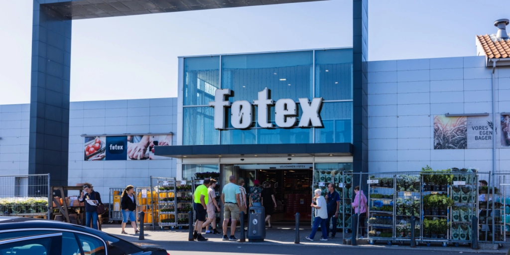 Føtex gør det for første gang: Deler mad ud i pinsen