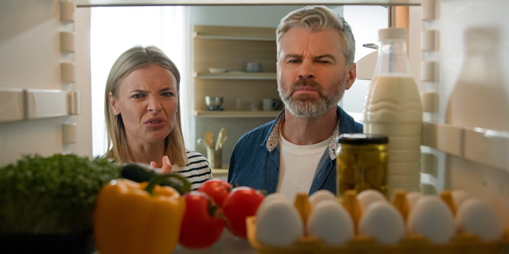 Er maden gået på dato? Sådan ved du, om det stadig er sikkert at spise