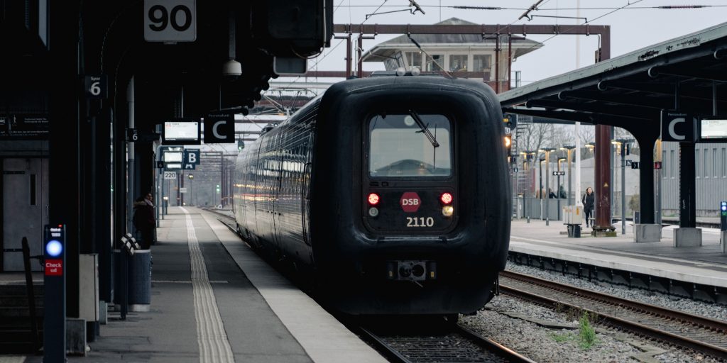 Flere tog aflyst: Sådan påvirker blæsten DSB’s drift