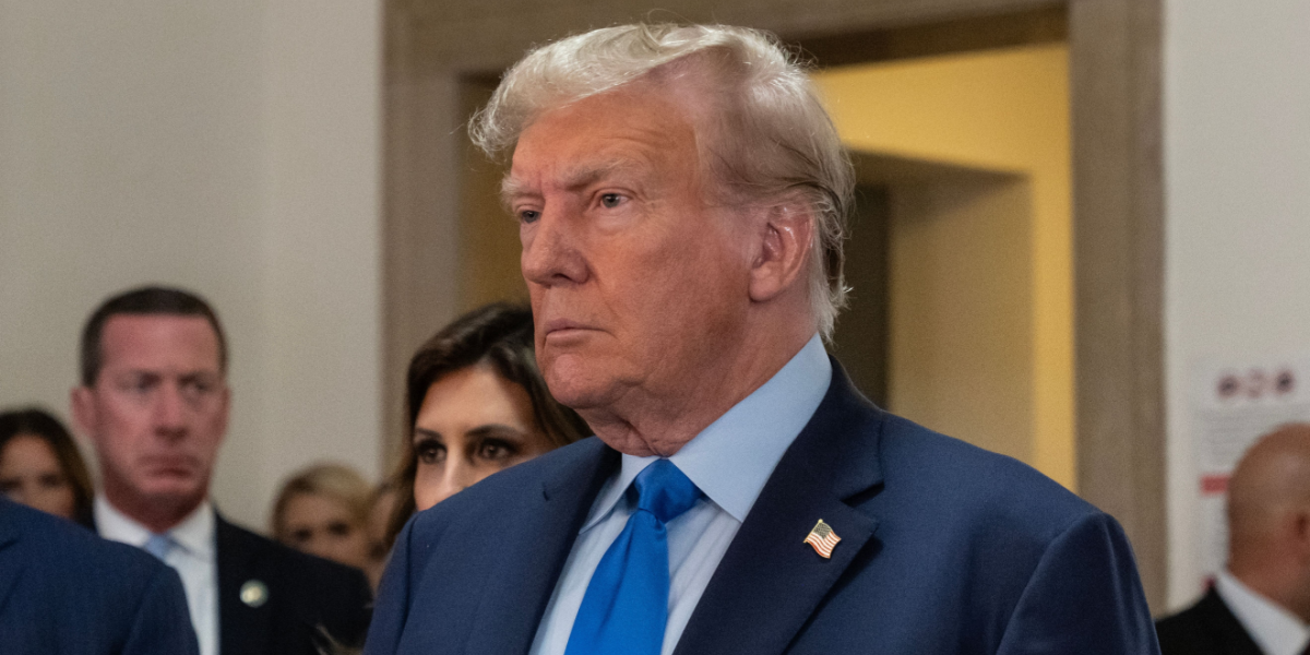 FBI-direktør sår tvivl: Hvad blev Trump egentlig ramt af?