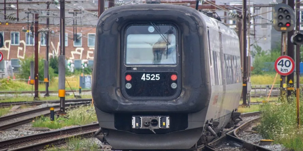Kaos hele dagen: Aflyste tog og længere rejsetid på travl strækning