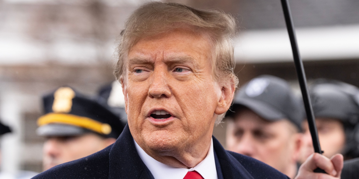 Lille detalje blev afgørende for, at Donald Trump overlevede attentatforsøg