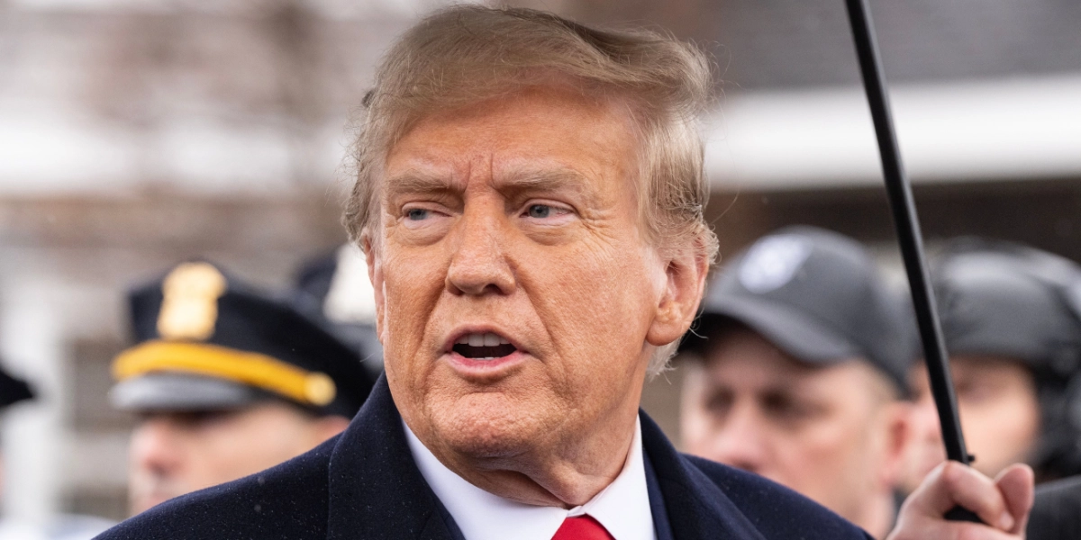 Lille detalje blev afgørende for, at Donald Trump overlevede attentatforsøg