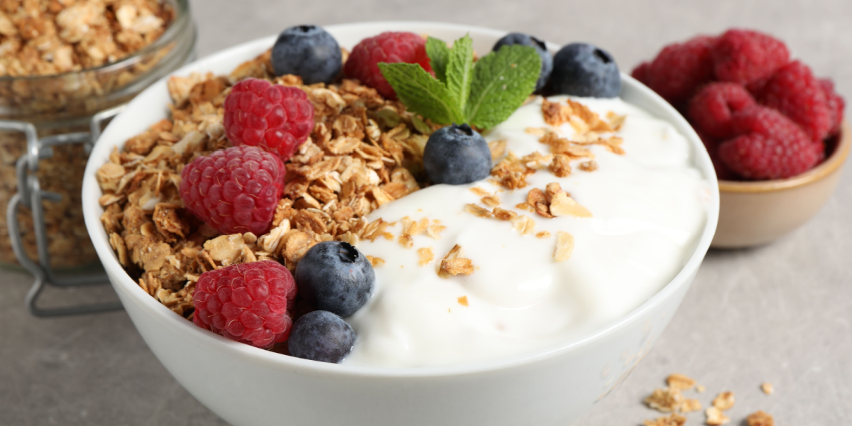 Eksperter forklarer: Derfor bør du kun spise yoghurt om morgenen