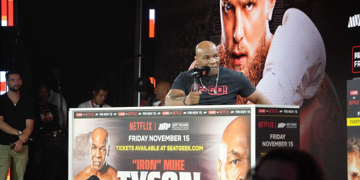 Første officielle kamp i 19 år: I nat skal Mike Tyson i ringen mod YouTube-fænomen