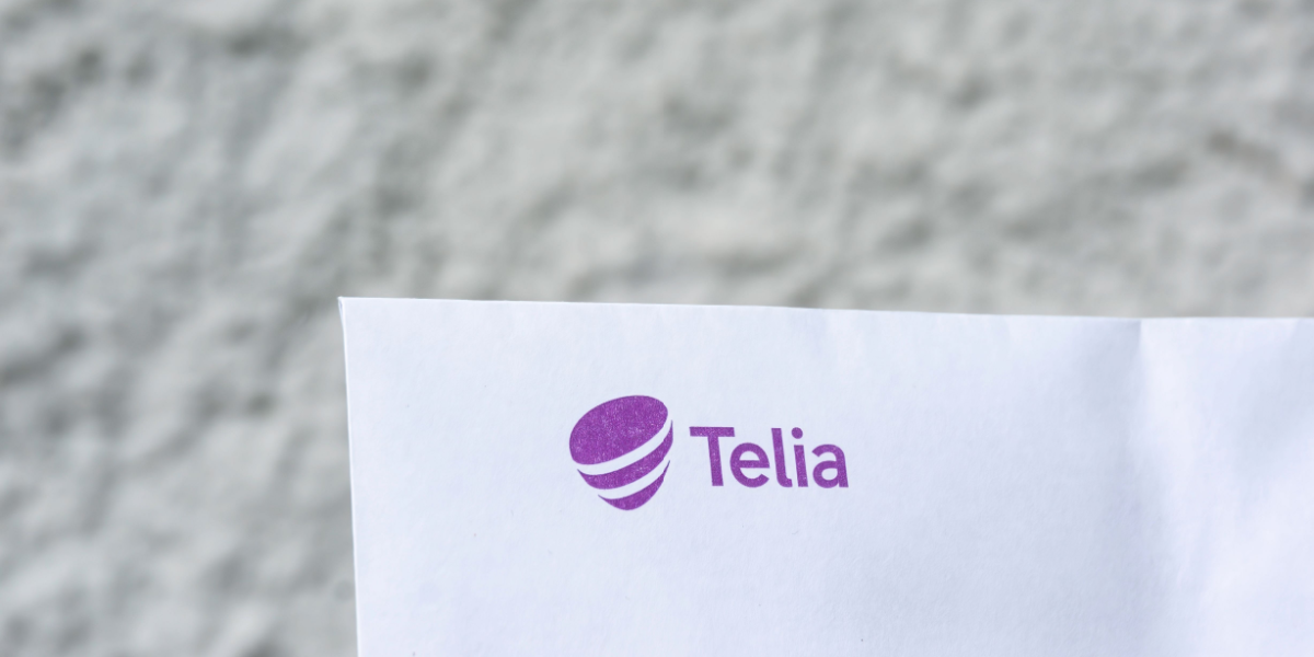 Hvis du er kunde hos Telia, skal du snart holde øje med toppen af din telefon
