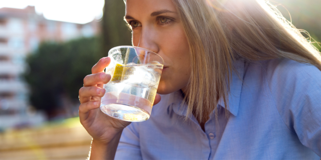 Hyldes som en “sund” morgendrik – derfor er det det stik modsatte