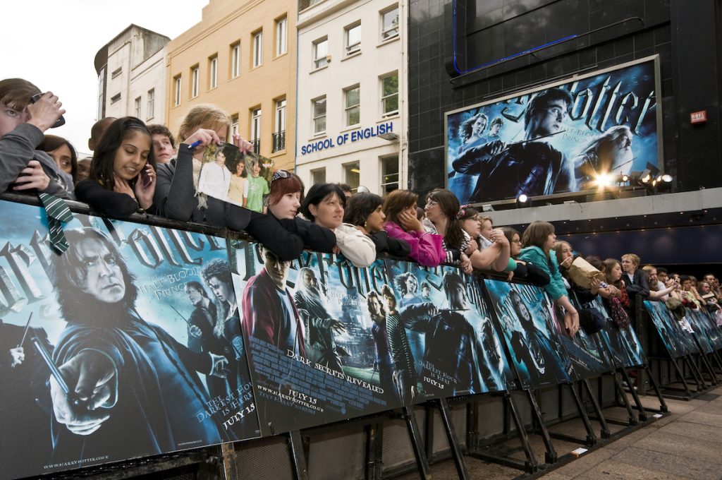 Derfor bør du se “De Vises Sten” Kl. 22:32 på juleaften – hvis du er fan af Harry Potter