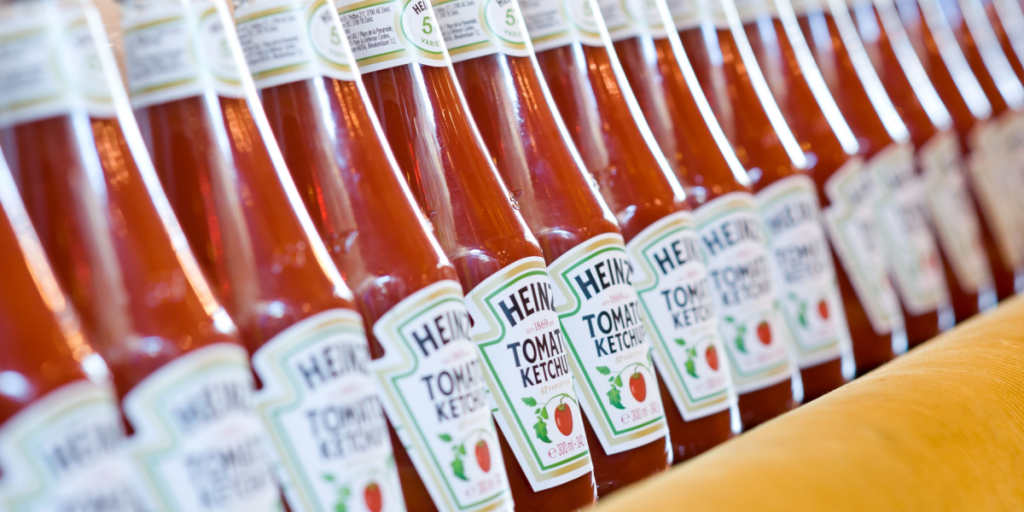 I køkkenskabet eller køleskabet? Heinz giver svar på, hvordan vi skal opbevare ketchup