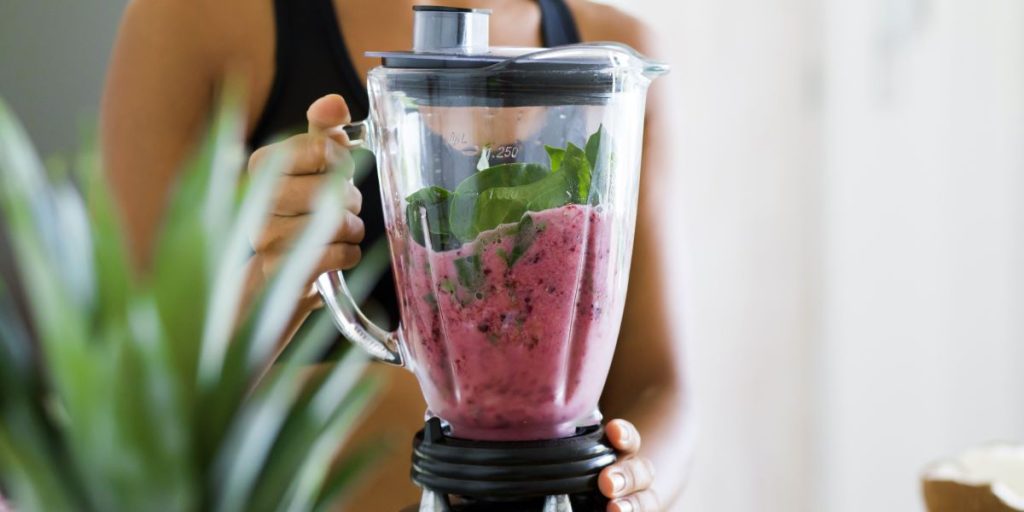 Brombærboost: Sund og Lækker proteinshake med hytteost