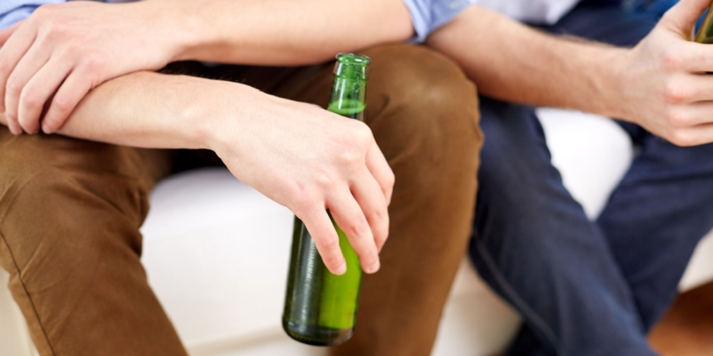 Instruerede unge i at skjule alkohol: Festarrangør får skarp kritik