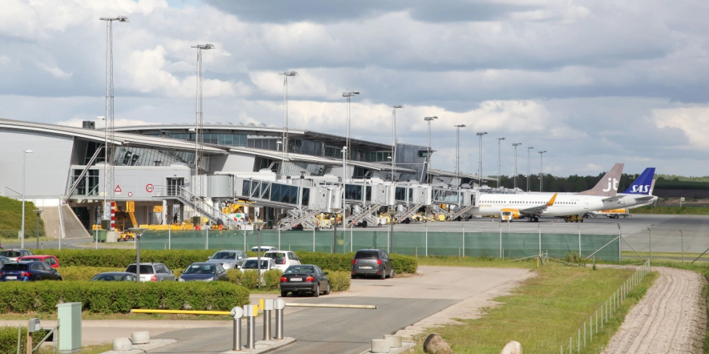 Nu kommer politiet med opdatering: Dette er status på bombetruslen mod Billund Lufthavn