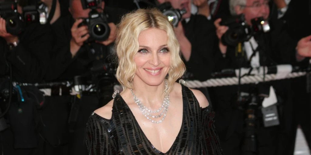 Grotesk video fra Madonna: Viser hele kroppen frem