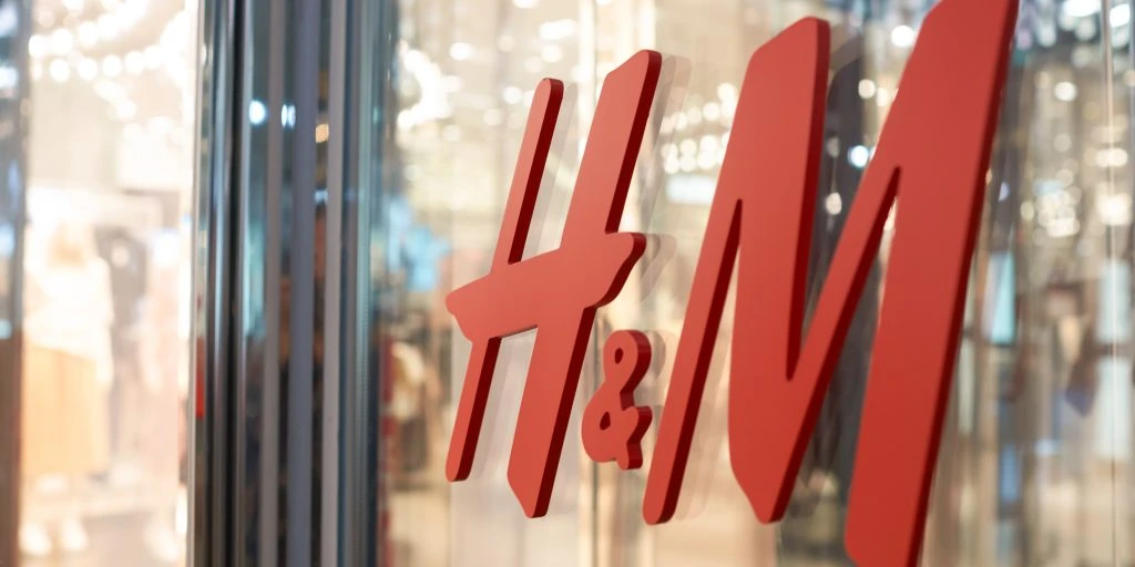 Beskyldes for at seksualisere børn: Nu undskylder H&M