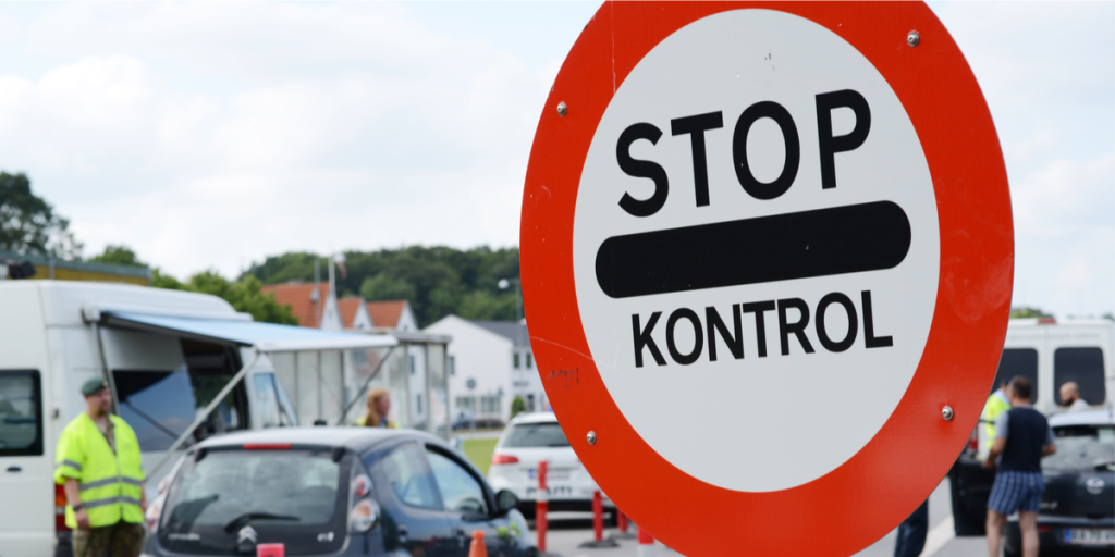 Det var egentlig en rutinemæssig kontrol, men så fik hundene færten af noget