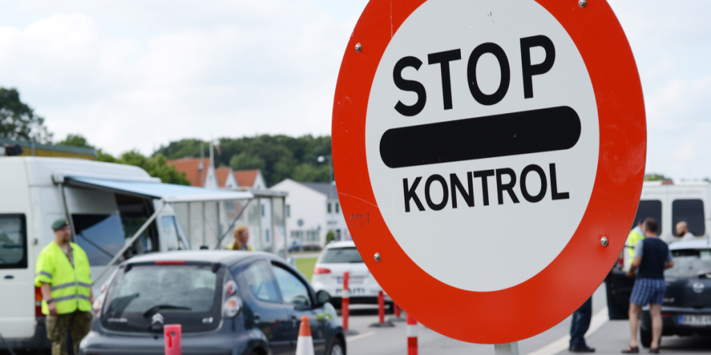 Mand stoppet med 2000 liter sprit i bilen