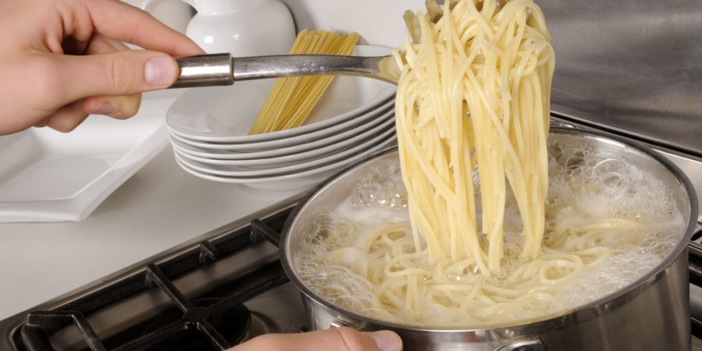 Du laver for meget sauce og 4 andre fejl, du begår, når du laver pasta
