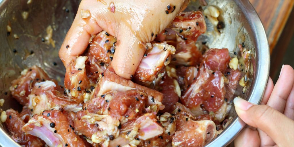Klar til grillaftenen? Forkæl dine gaester med det ultimative marinade-trick