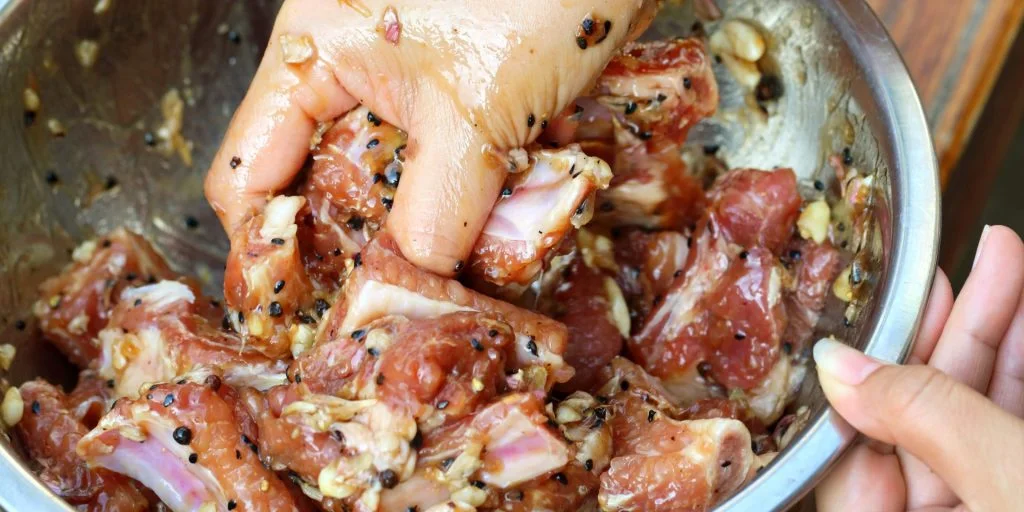Klar til grillaftenen? Forkæl dine gaester med det ultimative marinade-trick