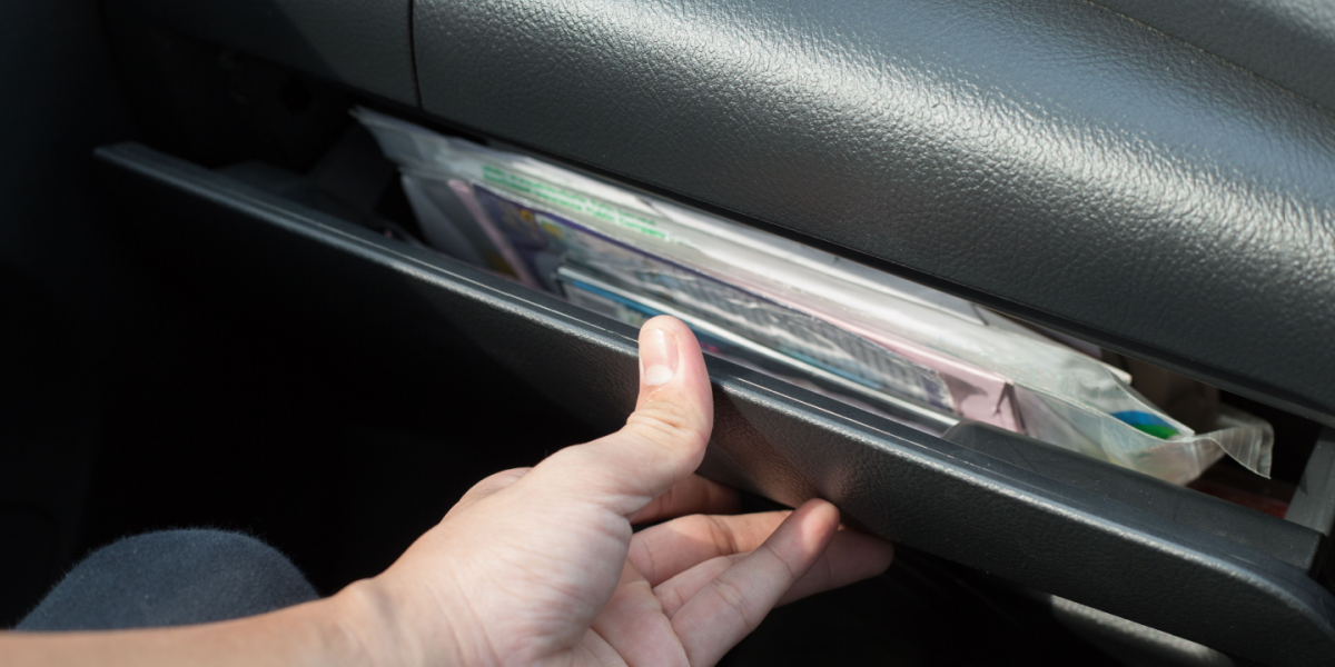 Politiets tip: Lad handskerummet stå åbent, når du parkerer bilen