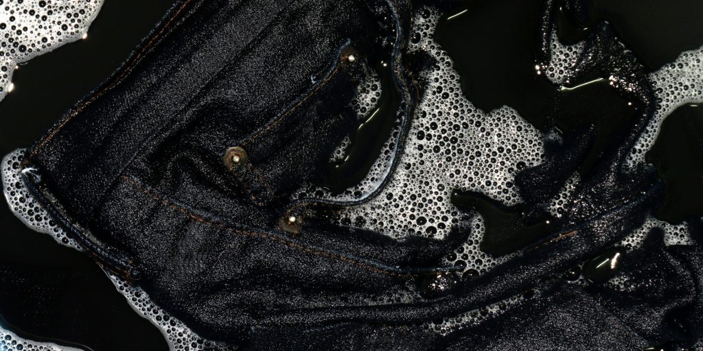 5 simple tips til at holde dine sorte jeans sorte
