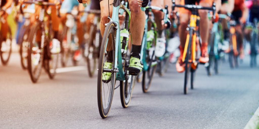 Imens der køres Tour de France – ung cykelrytter død i ulykke