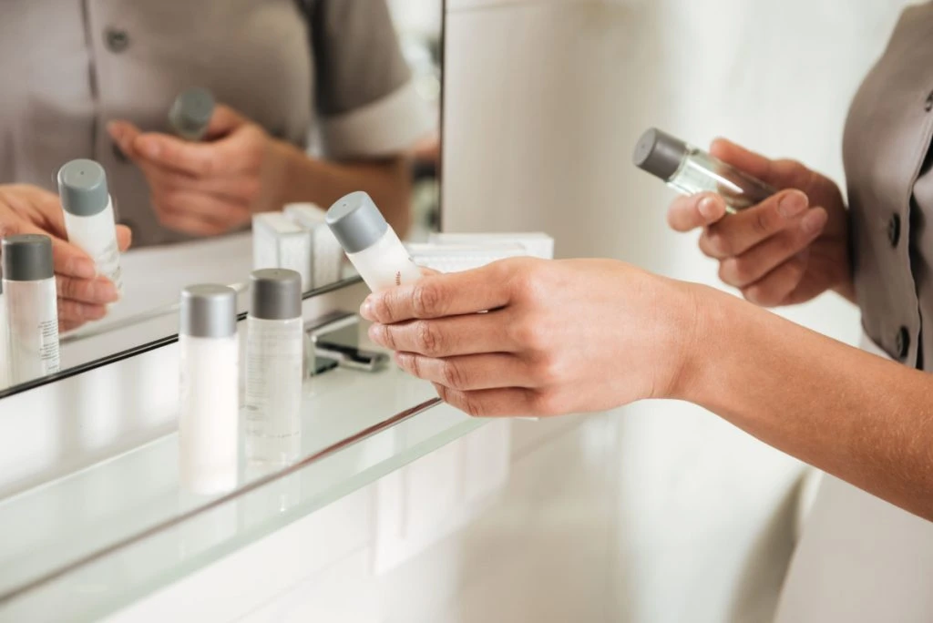 Derfor bør du ALDRIG bruge hotelshampoo ifølge hotelleder