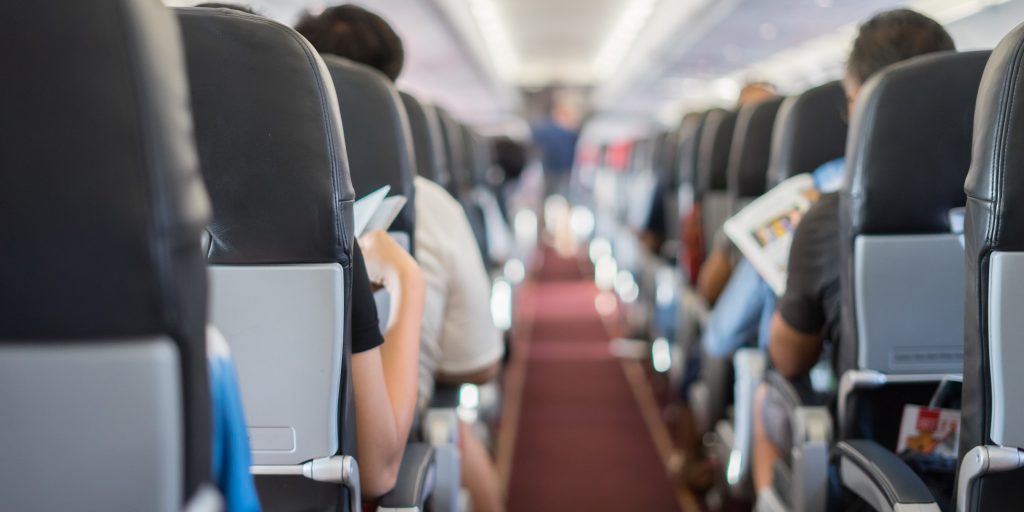 Verdens mest erfarne pilot forklarer: Derfor bruger vi den velkendte sikkerhedsposition på fly
