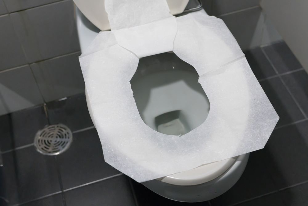 Derfor skal du aldrig dække toiletsædet med toiletpapir ifølge ekspert