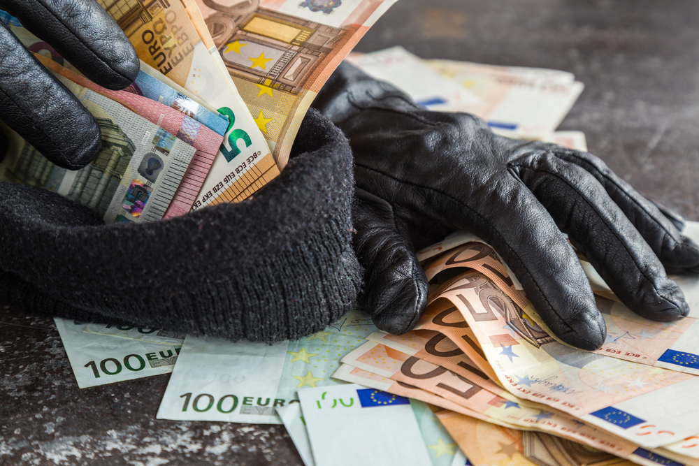 Storebror fik genial idé: 7-årig dreng forsøgte at røve en bank