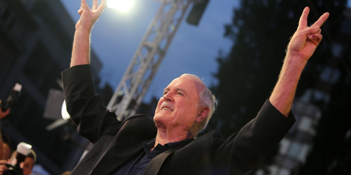 Boganmeldelse: So, Anyway … af John Cleese