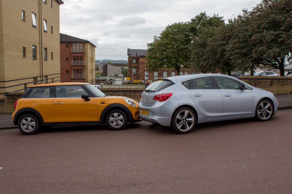 Ekspert afslører: Sådan laver du den perfekte parallel parkering