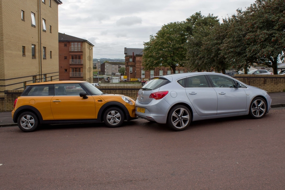 Ekspert afslører: Sådan laver du den perfekte parallel parkering