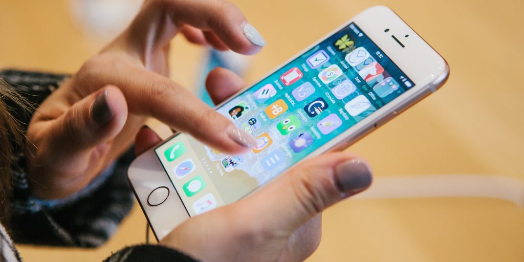 Vi gør det for at spare batteri: Men nu forklarer Apple, det faktisk bruger mere strøm