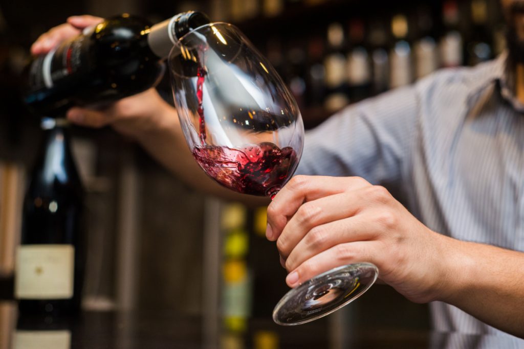 Restaurantgæst med usselt ønske: Så tog tjener vild hævn